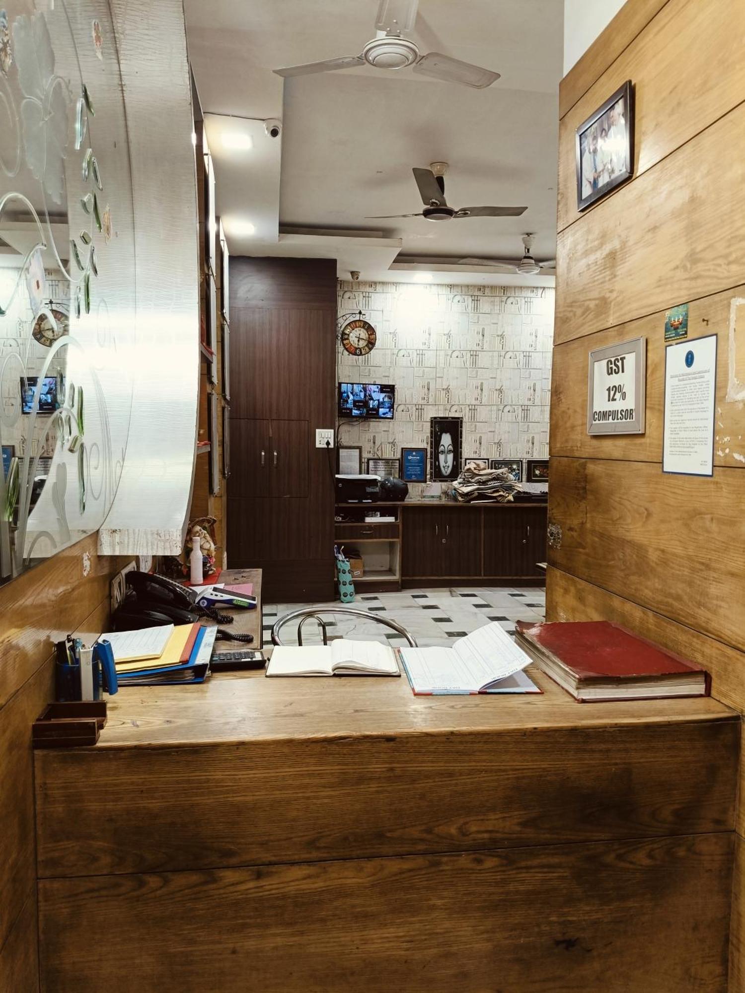 Hare Krishna Main Bazar Hotell New Delhi Exteriör bild